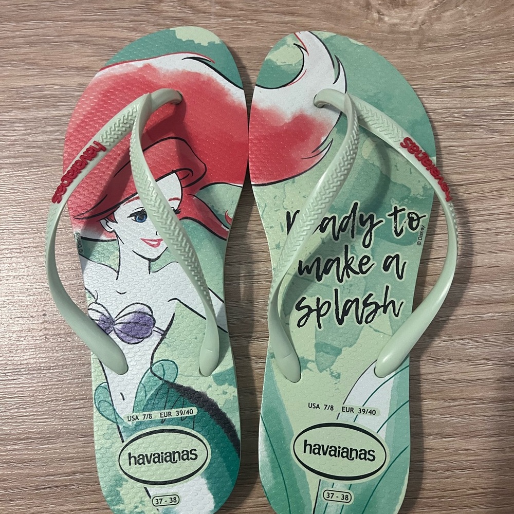 Havaianas Green Sandals with Whimsical Design